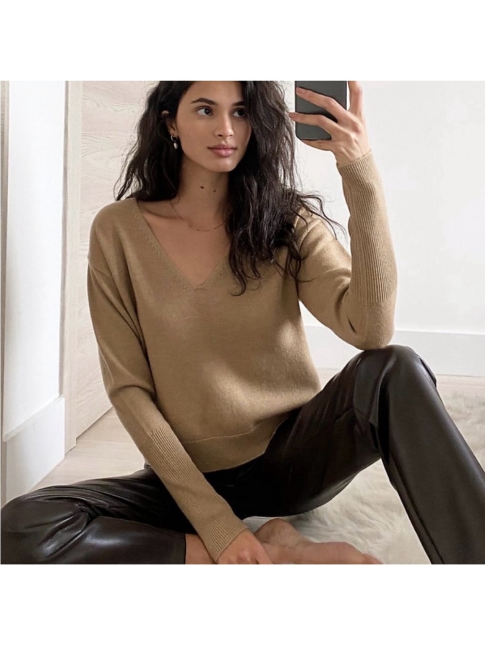 Aritzia Wilfred Cyprie V neck
sweater